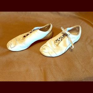 White sneakers 💕 Puma